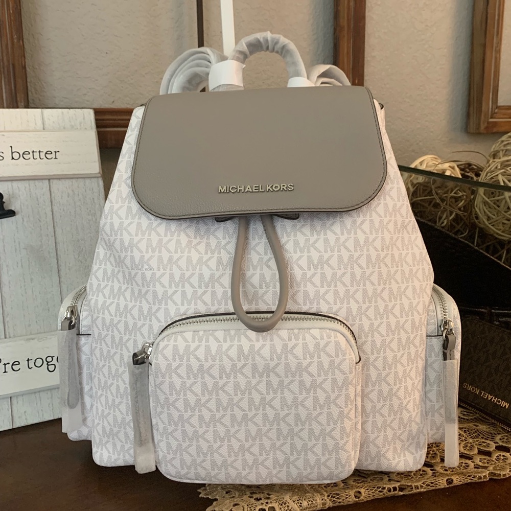 New MK backpack 🦋 large - Picture 2 of 8
